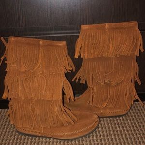 MINNETONKA 3 LAYER FRINGE BOOTS!